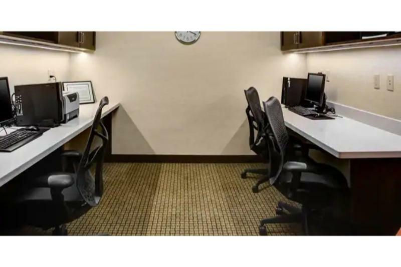 Hilton Garden Boston 3*