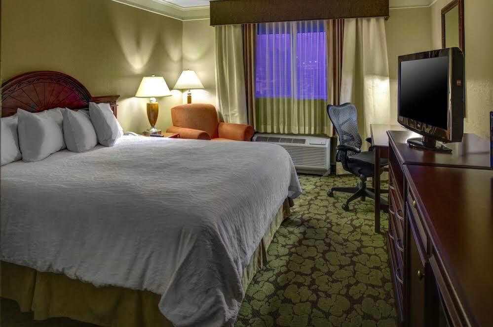 Hilton Garden Boston 3*